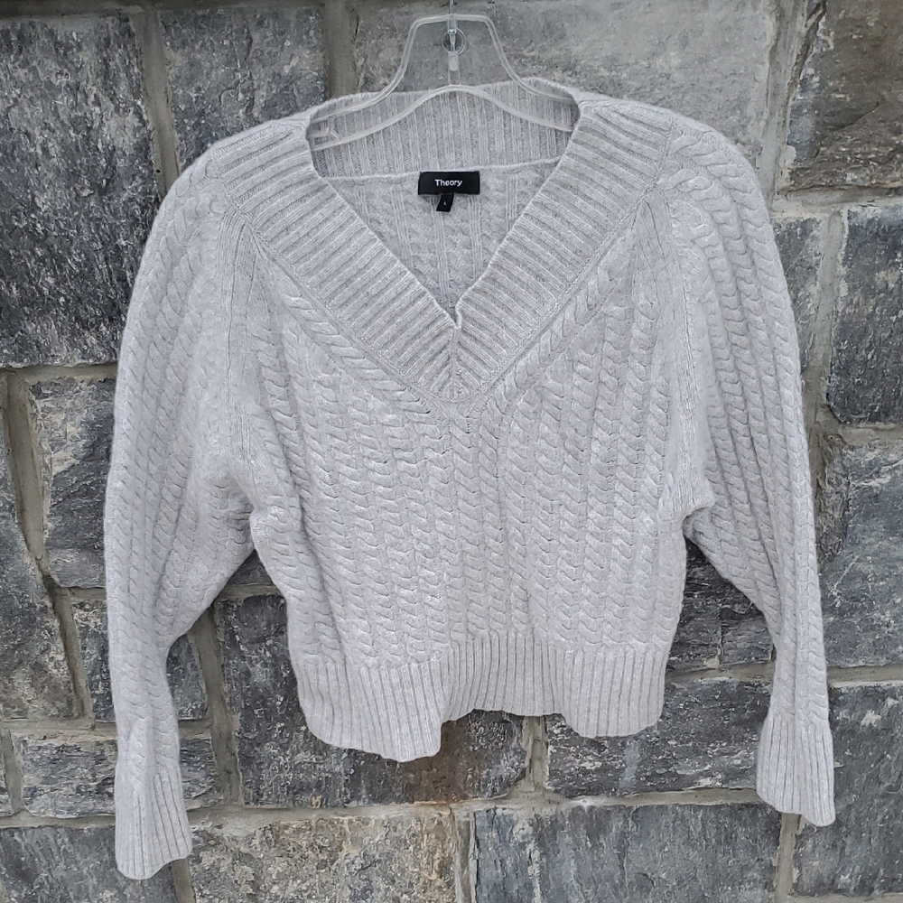 Theory Women's Light Gray V-Neck Cashmere Sweater Large